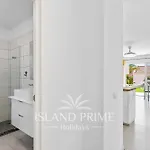 Seaviews Garden With Palms In Club Sc171