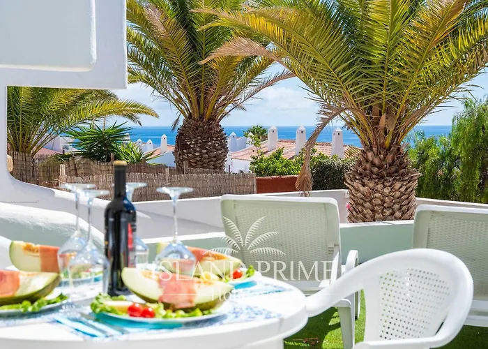 Seaviews Garden With Palms In Club Sc171