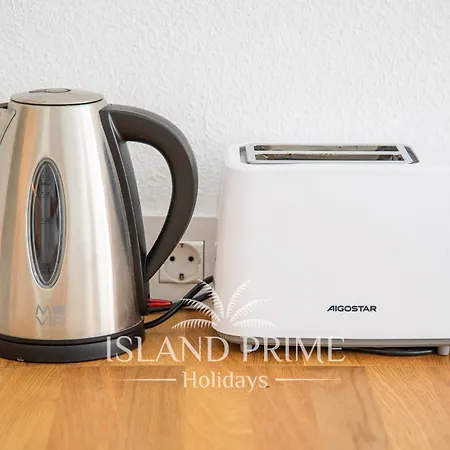 Seaviews Garden With Palms In Club Sc171