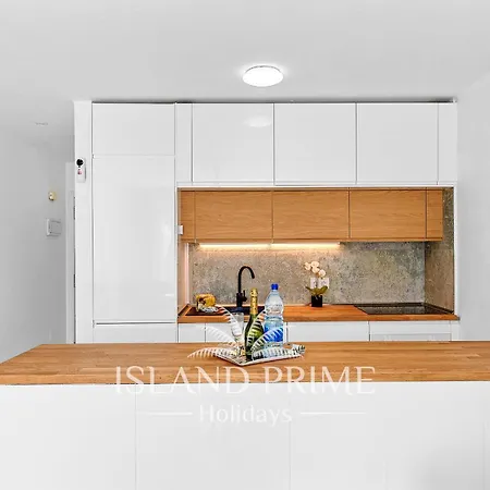 Seaviews Garden With Palms In Club Sc171